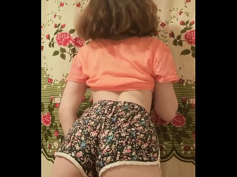 ❤️ Сексуальная юная малышка делает стриптиз снимая свои шортики на камеру ❤️ Секс видео на 3dhentaix.ru ️